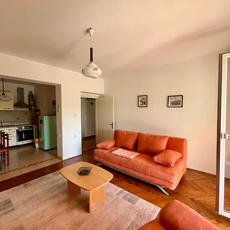Pavat Apartament *