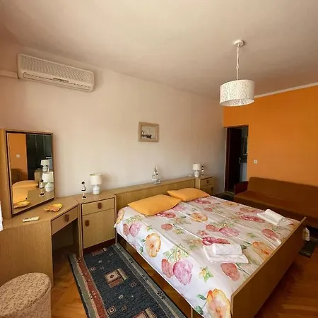 Pavat Apartment *